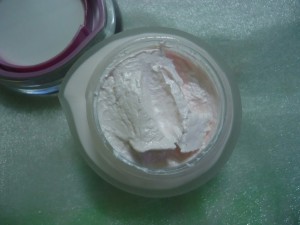 Pond's White Beauty Daily Spot-less Lightening Day Cream with SPF 20 PA++ Review
