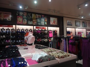 La Senza Store Review and the Show Off Collection