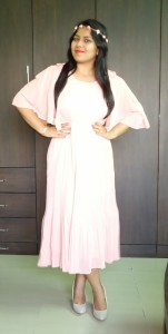Outfit coral pleated maxi chiffon dress