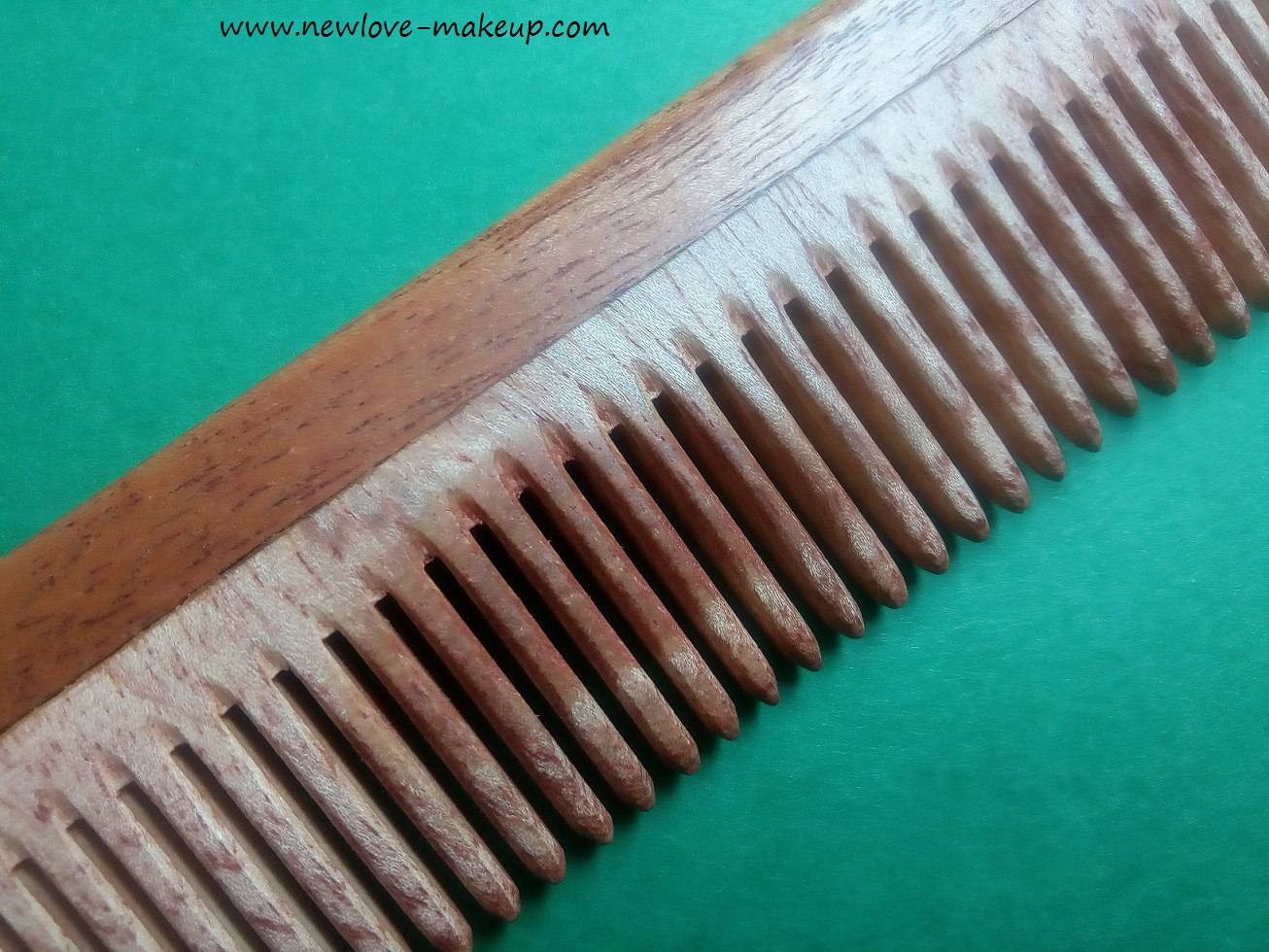 benefits-of-using-a-wooden-comb-joy-by-nature-neem-wooden-comb-review